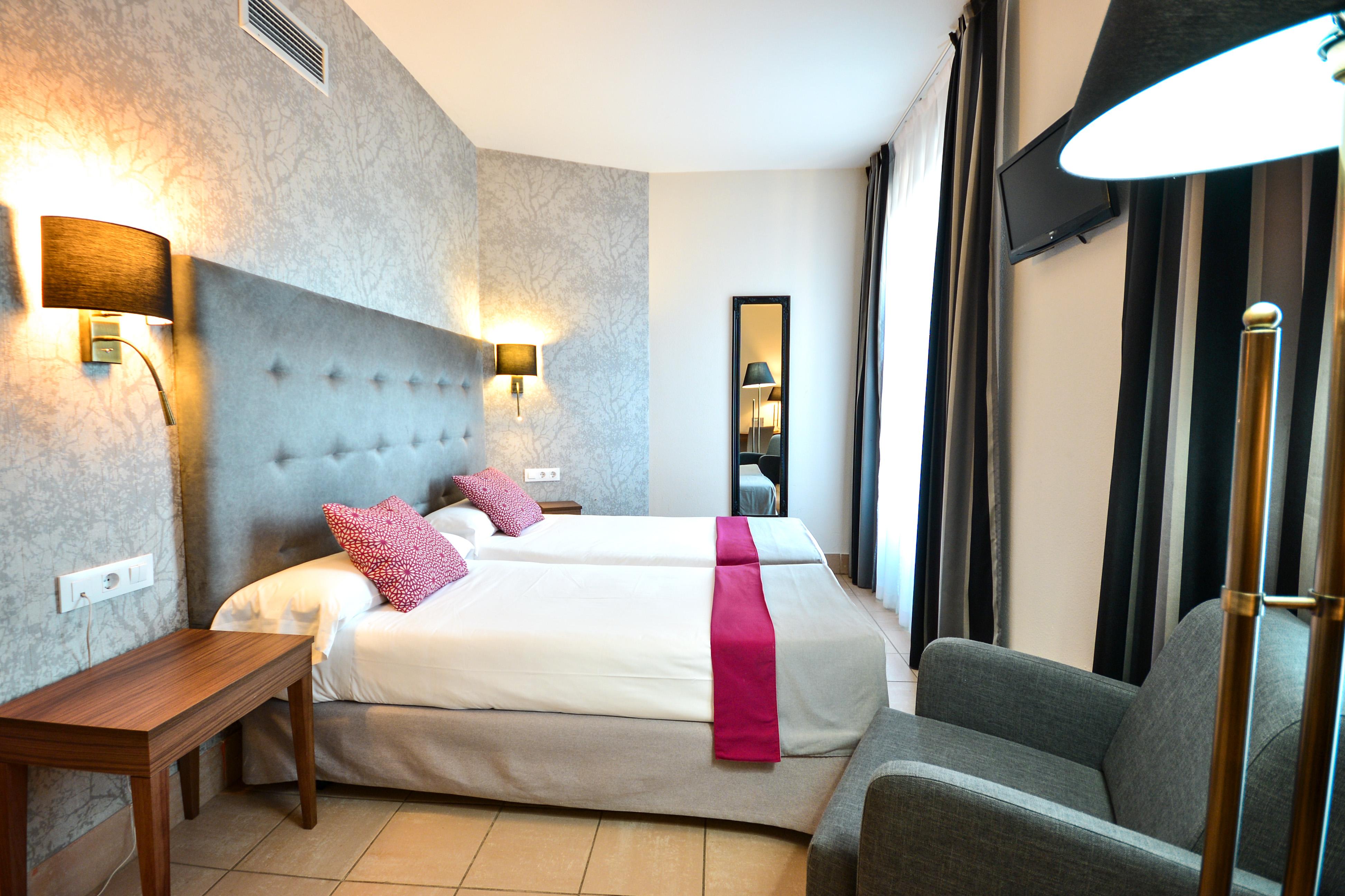 Hotel Oromana Alcalá de Guadaira Exteriör bild